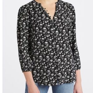 MONDAY FUN 3/4 SLEEVE V NECK LIGHTWEIGHT BLACK & WHITE BLOUSE SIZE M LIKE NEW
